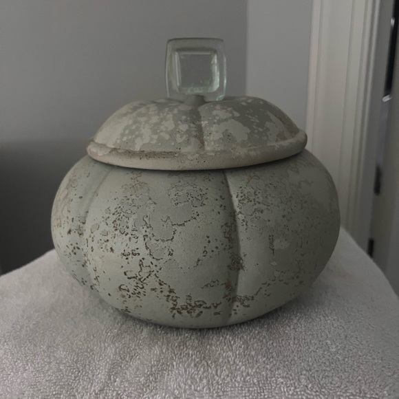 VINTAGE GREEN/ GOLD FLECKS PUMPKIN WITH LID AND STAND - Picture 13 of 13